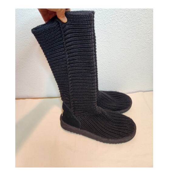 EUC - UGG Women's Classic Cardy Boots‎ Black Size 7 – Cozy & Stylish - Picture 1 of 7